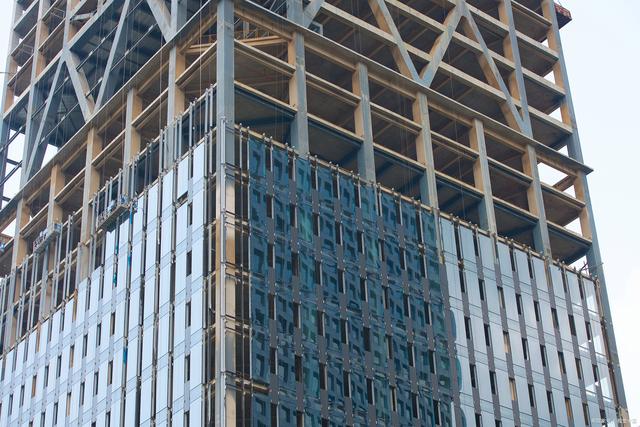 玻璃幕墙施工技巧与经验分享 打造高品质建筑外观